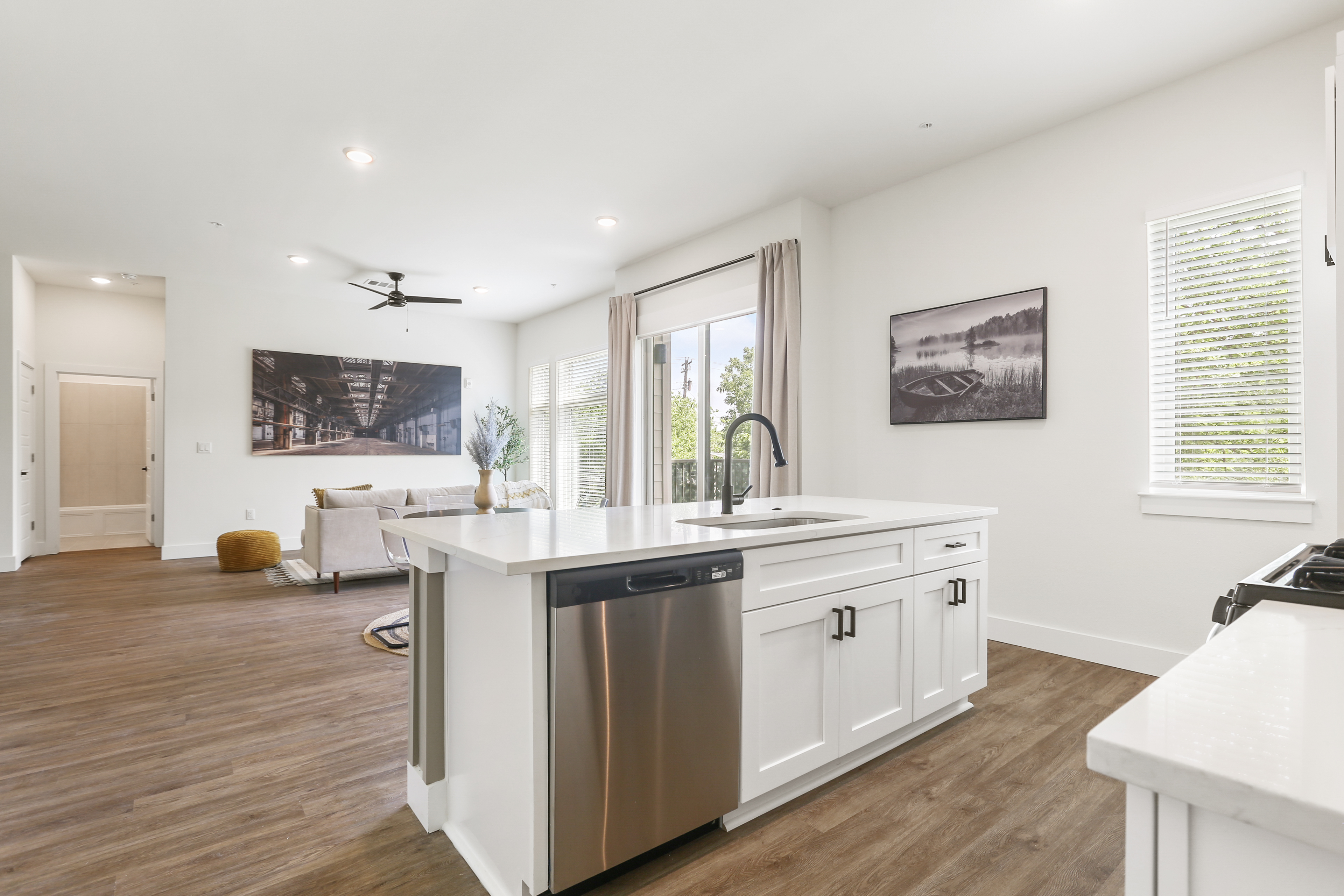 East Grove residence — unit-1206-4A4A3451.jpg