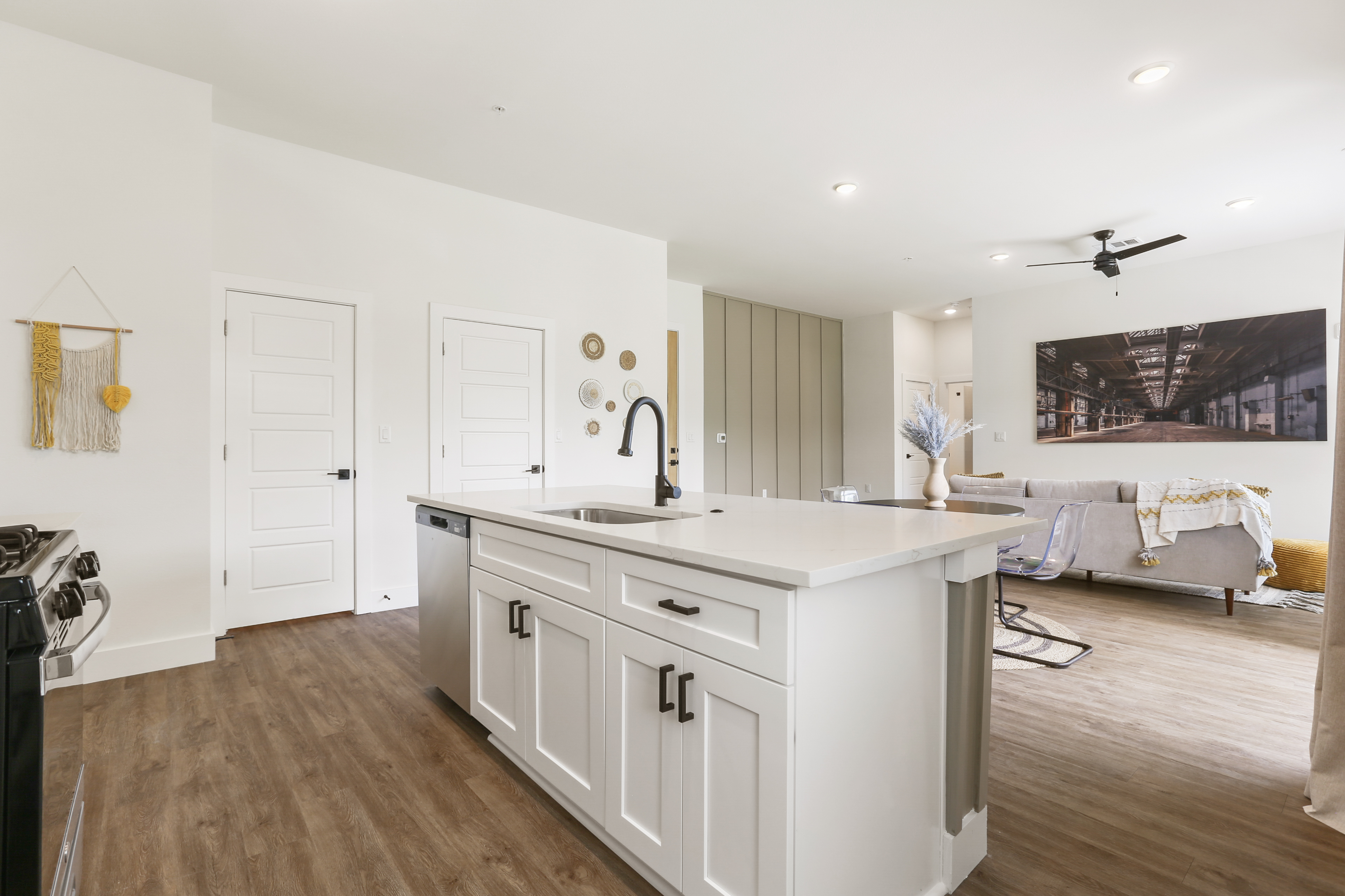 East Grove residence — unit-1206-4A4A3457.jpg