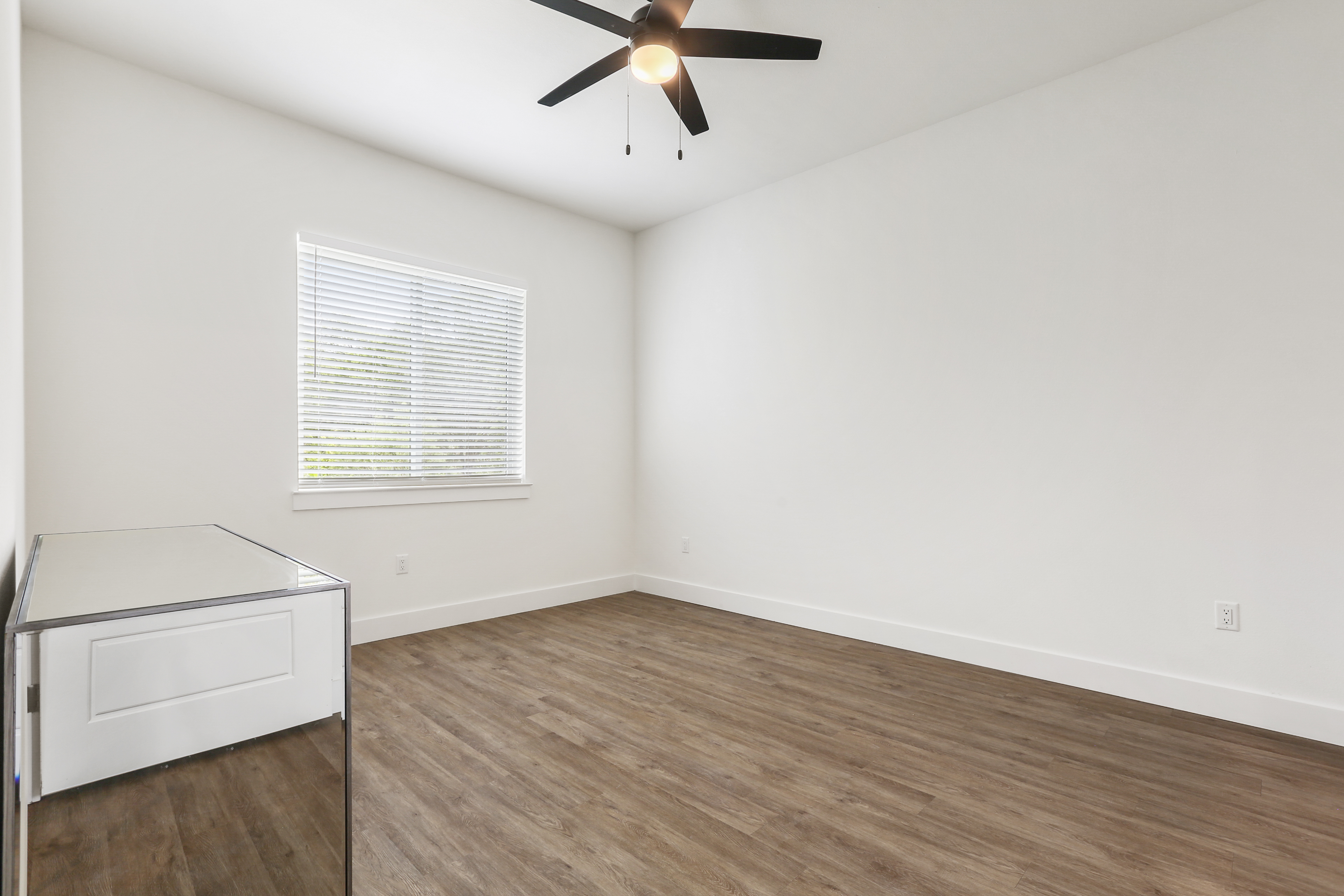 East Grove residence — unit-1206-4A4A3535.jpg