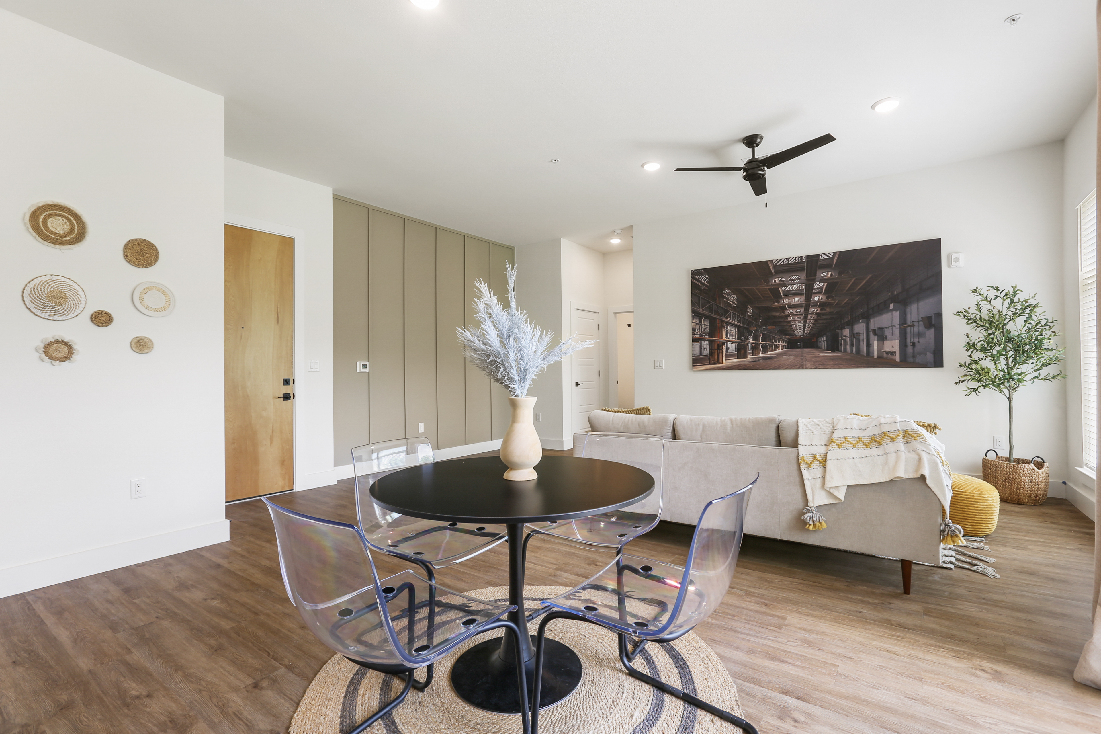 East Grove residence — unit-1206-4A4A3485.jpg