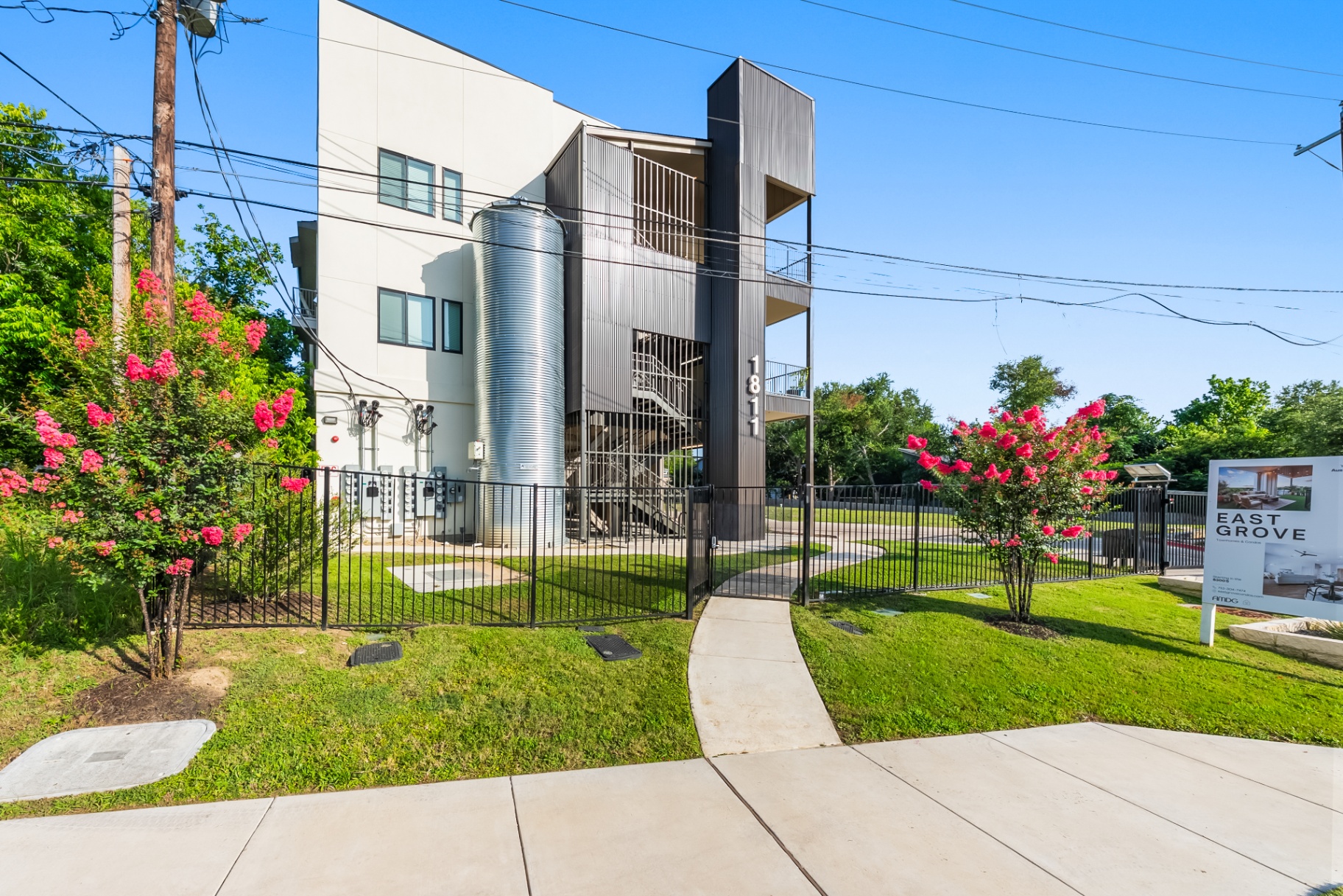 East Grove residence — DSC04533